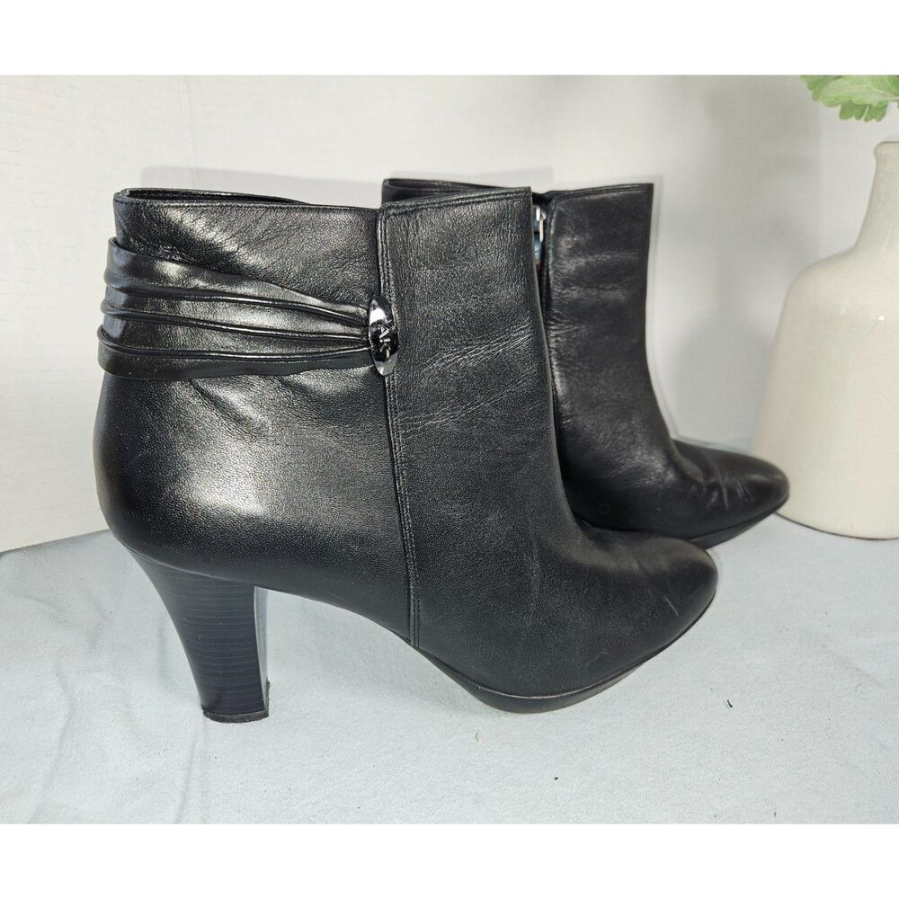 AK Anne Klein Black Leather Heeled Ankle Booties Size 11M Ruched Strap